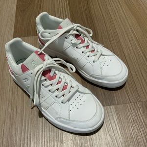 On cloud Roger clubhouse